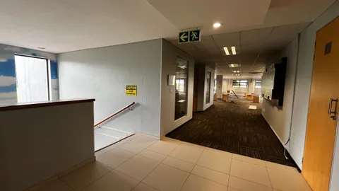 Cedar View Office Park Cnr Cedar Road and Runnymead Road First Floor - 1588m² - Officce (12)